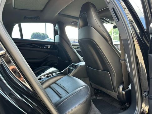 Used 2019 Porsche Panamera image 32