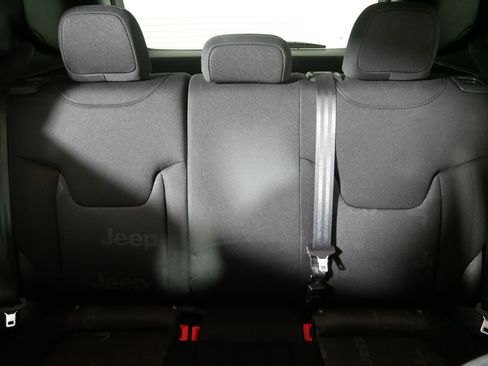 Used 2015 Jeep Renegade Latitude w/ Cold Weather Group II image 13