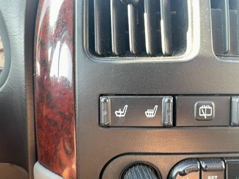 Used 2004 Chrysler Town & Country Touring w/ Leather Interior Group FWD image 13