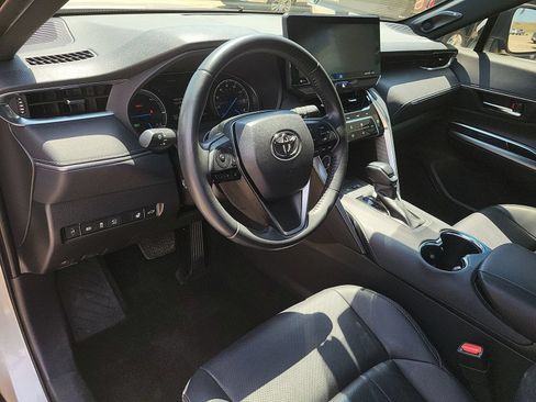 Used 2021 Toyota Venza Limited AWD/4WD image 10