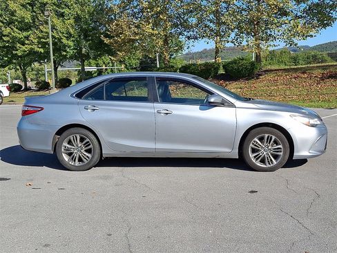 Used 2017 Toyota Camry XSE image 10