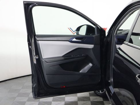 Used 2024 Volkswagen Taos SE image 27