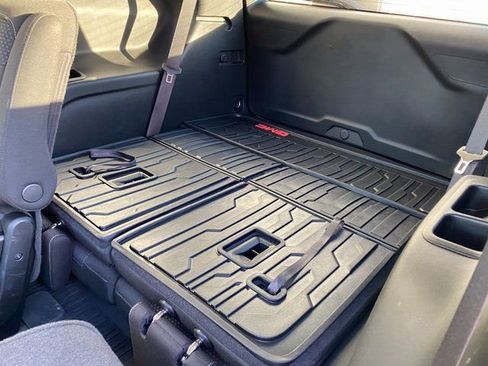 Used 2023 GMC Acadia SLE w/ Driver Convenience Package image 14