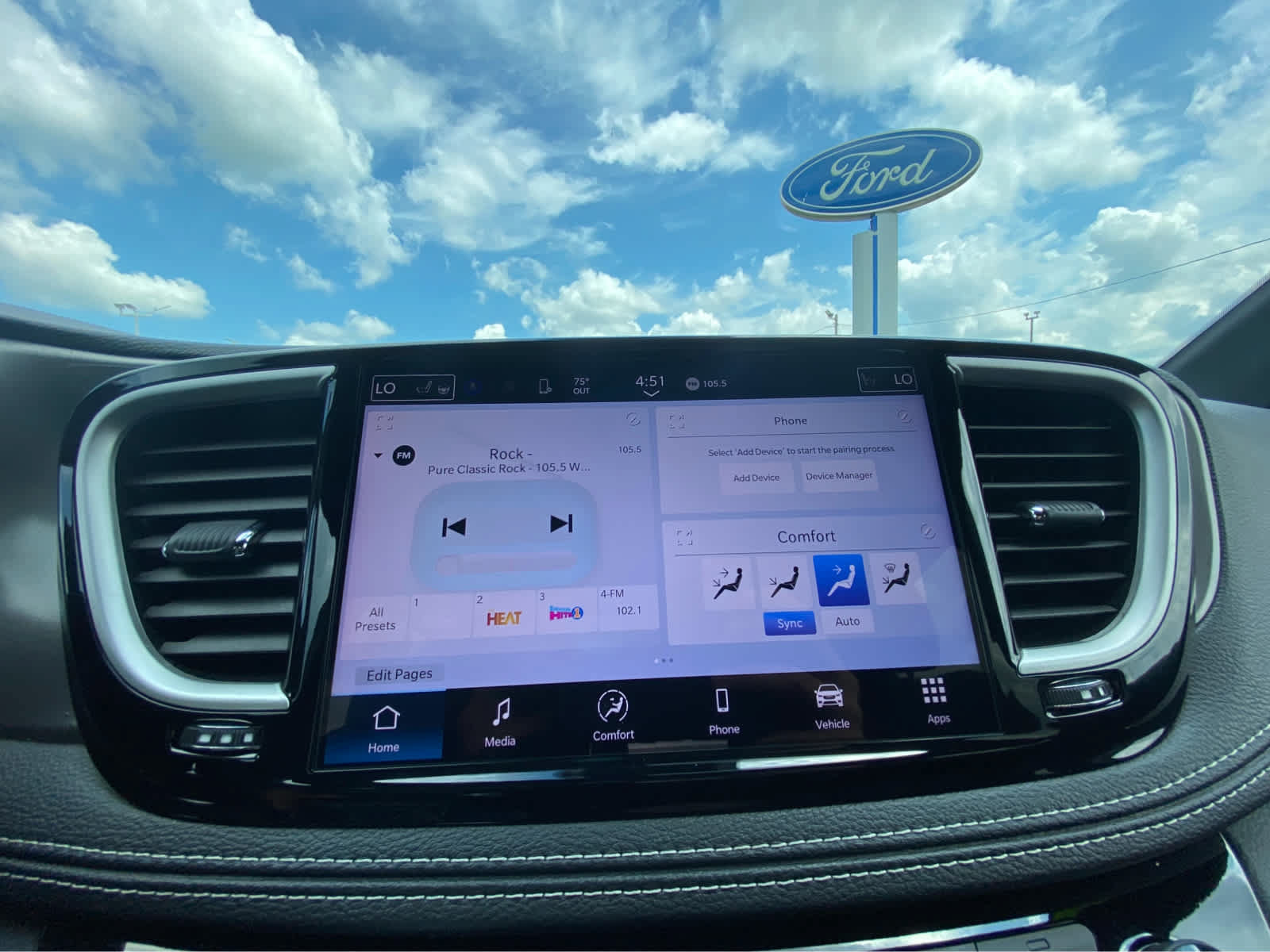 Used 2025 Chrysler Pacifica Select FWD image 26