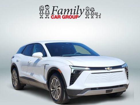 Used 2025 Chevrolet Blazer EV LT FWD image 2