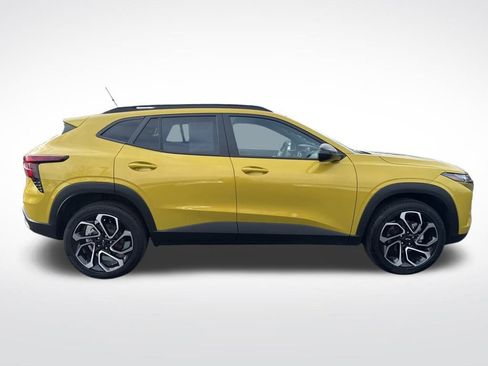 Used 2024 Chevrolet Trax RS w/ Sunroof Package image 8