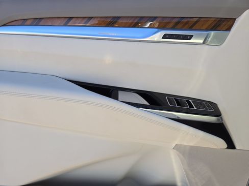 Certified 2025 Cadillac Escalade ESV Sport Platinum w/ LPO, Floor Liner Package AWD/4WD image 15