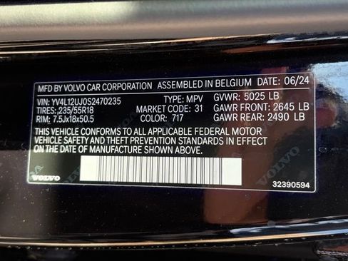 Used 2025 Volvo XC40 B5 Core image 37