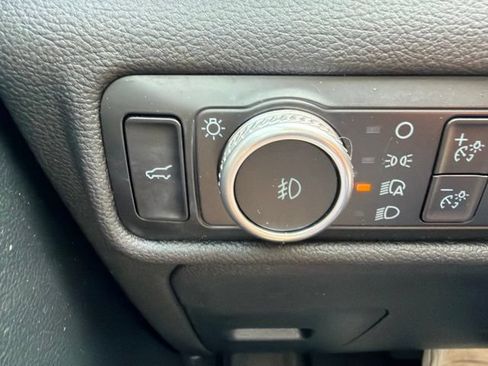 Used 2023 Ford Explorer XLT w/ Equipment Group 202A AWD/4WD image 24