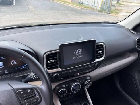 Used 2026 Hyundai Venue SEL FWD image 14