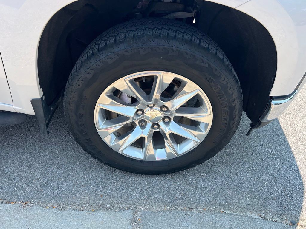 Used 2020 Chevrolet Silverado 1500 LTZ AWD/4WD image 12
