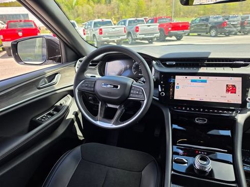 New 2026 Jeep Grand Cherokee Altitude AWD/4WD image 11