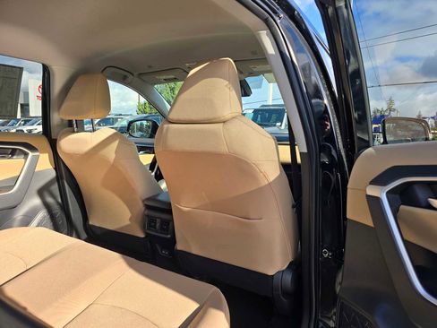 Used 2025 Toyota RAV4 XLE image 16