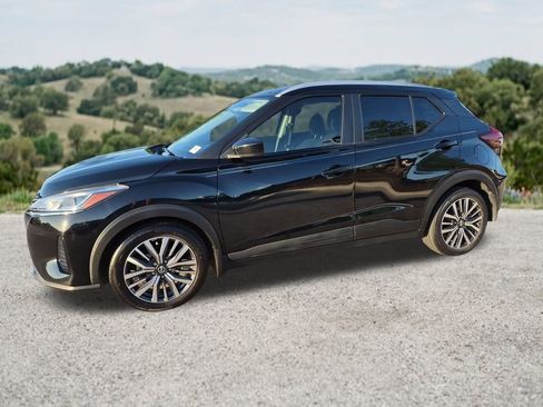 Used 2021 Nissan Kicks SV FWD image 4