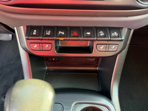 Used 2022 Chevrolet Colorado Z71 w/ Safety Package AWD/4WD image 36