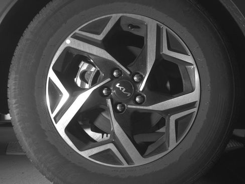 Used 2025 Kia Sportage LX FWD image 15