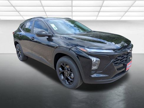 New 2026 Chevrolet Trax LT w/ Driver Confidence Package FWD image 1