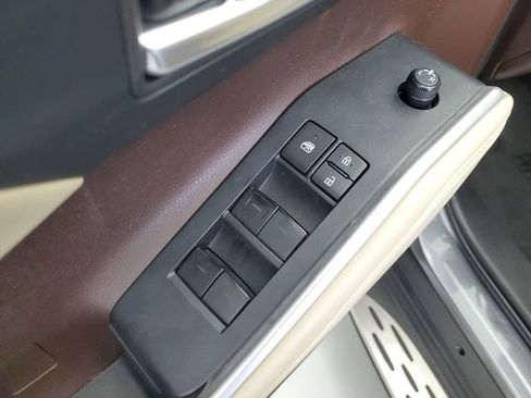 Used 2022 Toyota Highlander XLE image 24