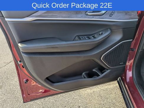 Used 2022 Jeep Grand Cherokee Limited w/ Luxury Tech Group II AWD/4WD image 12