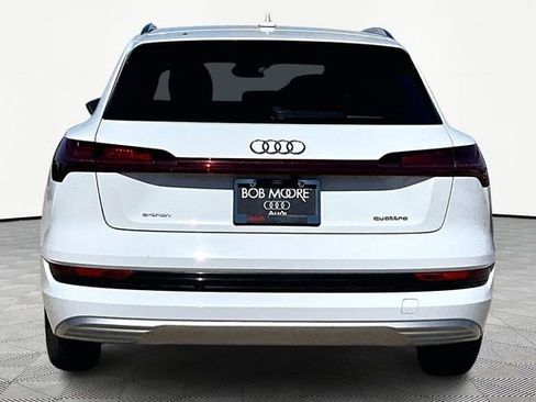 Used 2022 Audi e-tron Premium Plus w/ Premium Plus Package image 4