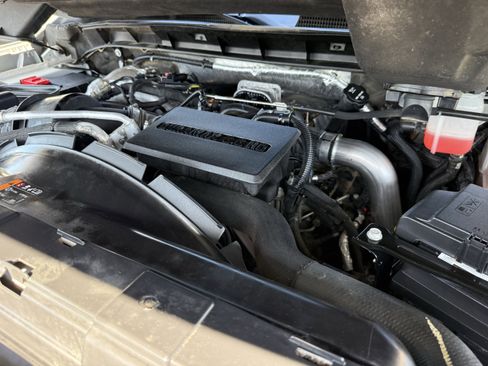 Used 2024 GMC Sierra 2500 AT4 image 32