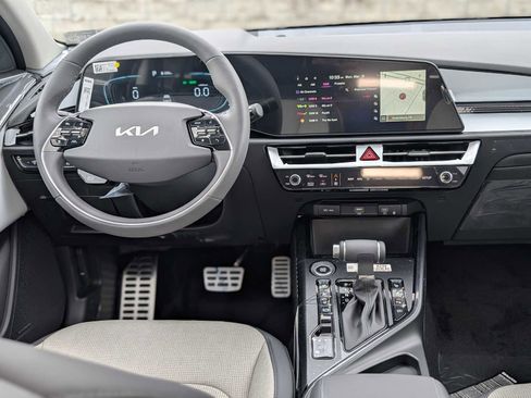 New 2026 Kia Niro SX Touring image 5