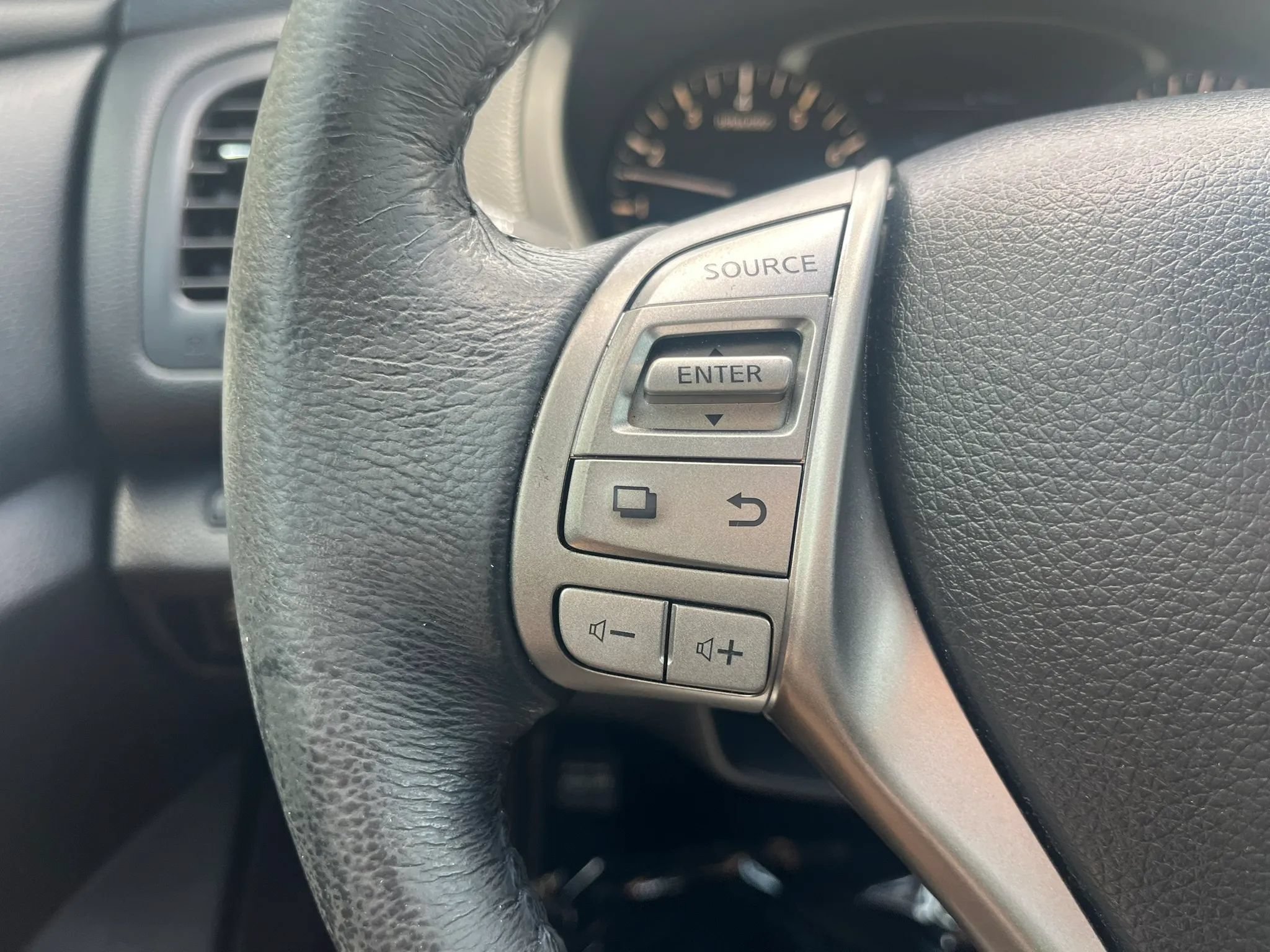 Used 2015 Nissan Altima 2.5 SV w/ Convenience Package FWD image 16