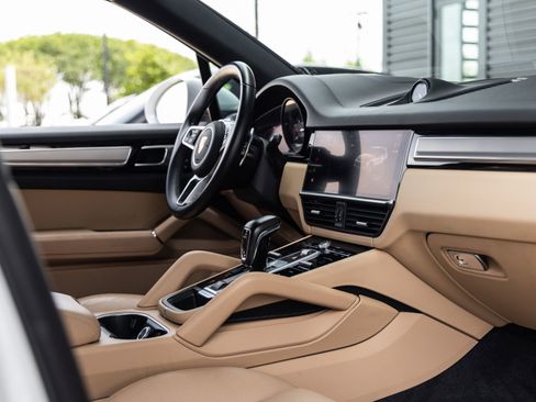 Certified 2023 Porsche Cayenne Platinum Edition AWD/4WD image 46