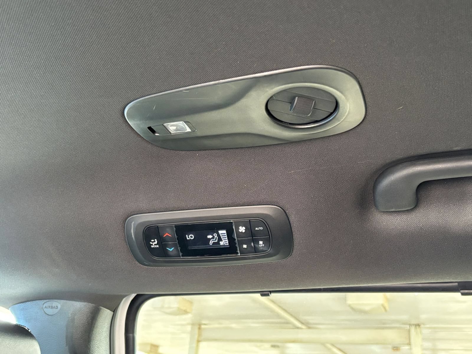 Used 2025 Chrysler Pacifica Select FWD image 24