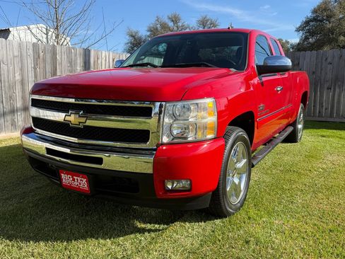Used 2011 Chevrolet Silverado 1500 LT w/ Texas Edition image 4