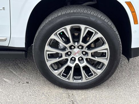 Used 2026 GMC Yukon XL Denali w/ Denali Reserve Package image 10