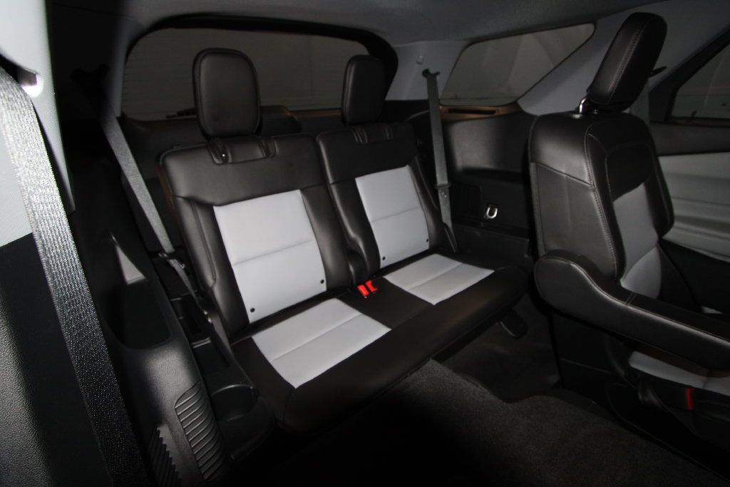 Used 2023 Ford Explorer XLT w/ Equipment Group 202A AWD/4WD image 28