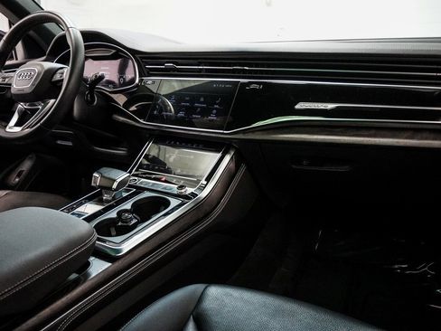 Used 2023 Audi Q8 Prestige w/ Prestige Package image 13