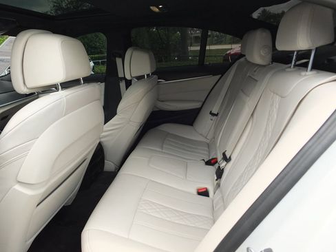 Used 2023 BMW 540i w/ M Sport Package RWD image 19