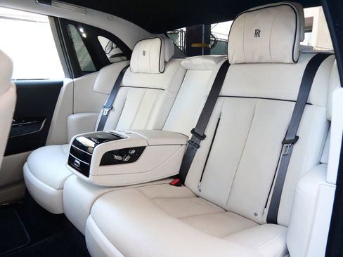 Used 2018 Rolls-Royce Phantom Sedan image 8