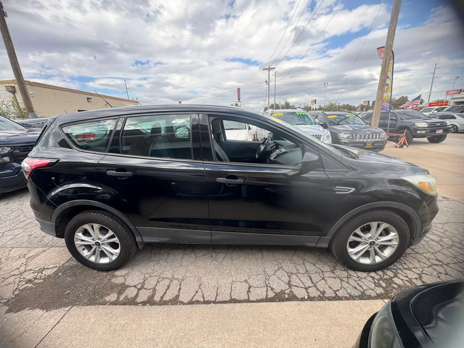 Used 2017 Ford Escape S FWD image 5