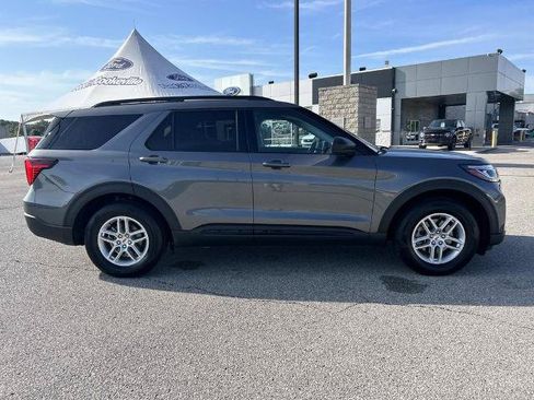 Certified 2026 Ford Explorer Active RWD image 3