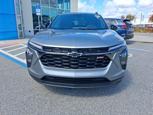 Used 2025 Chevrolet Trax RS w/ Driver Confidence Package image 2