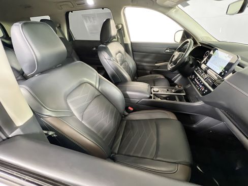 Used 2023 Nissan Pathfinder Platinum AWD/4WD image 29