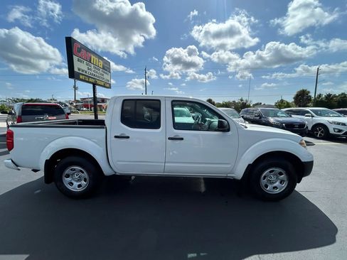 Used 2018 Nissan Frontier SV RWD image 3