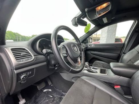 Used 2019 Jeep Grand Cherokee Altitude AWD/4WD image 11