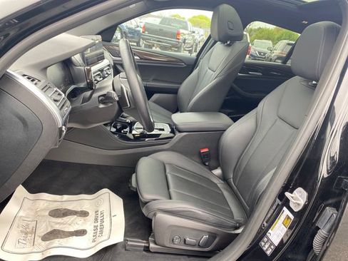 Used 2025 BMW X4 xDrive30i AWD/4WD image 17