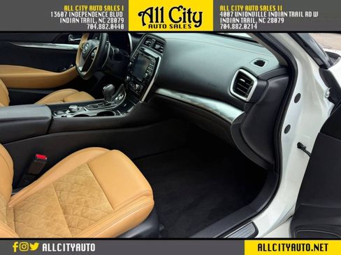 Used 2016 Nissan Maxima SR w/ Interior Lighting Package FWD image 22
