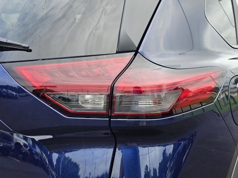 Used 2025 Nissan Rogue SV FWD image 9