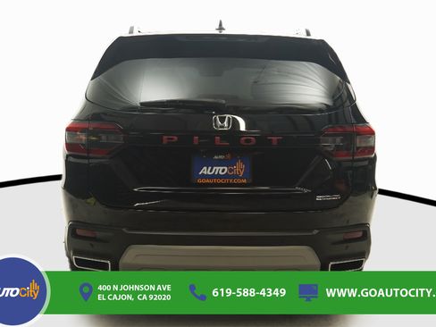 Used 2023 Honda Pilot Touring image 12