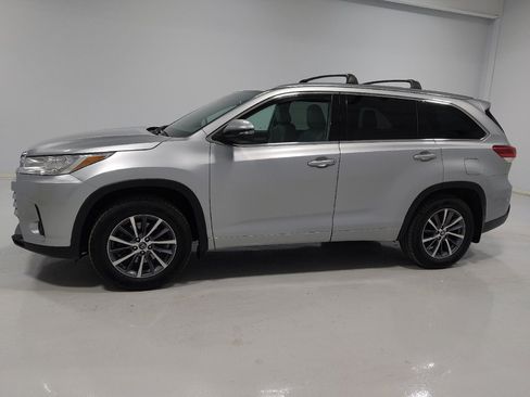 Used 2018 Toyota Highlander XLE image 2