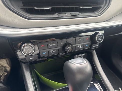 Used 2025 Jeep Compass Limited image 18