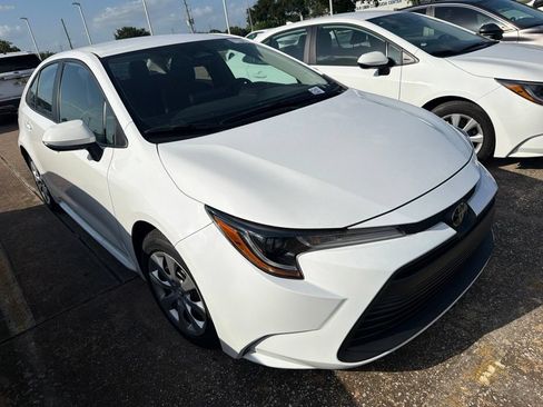 Used 2025 Toyota Corolla LE FWD image 6