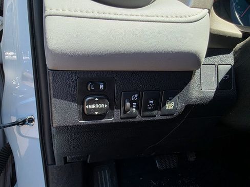 Used 2014 Toyota RAV4 Limited w/ Technology Package FWD image 12
