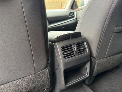 Used 2021 Nissan Rogue S image 29